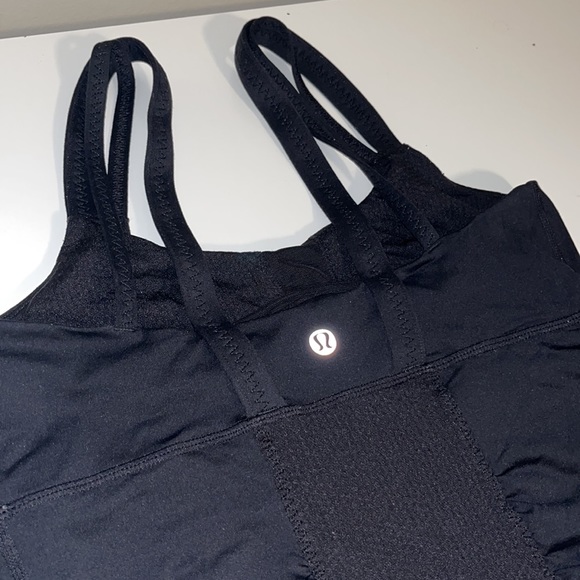 LuluLemon workout tank size 2 - Picture 2 of 4
